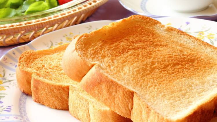 イライラを防ぐ！朝、トーストと組み合わせると良い食材とは？管理栄養士が解説