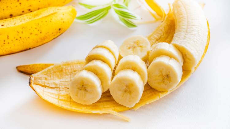 亜鉛不足を防ぐ！おやつのバナナに、ちょい足しすると良い食材とは？管理栄養士が解説