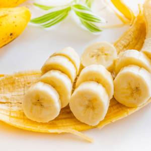 亜鉛不足を防ぐ！おやつのバナナに、ちょい足しすると良い食材とは？管理栄養士が解説