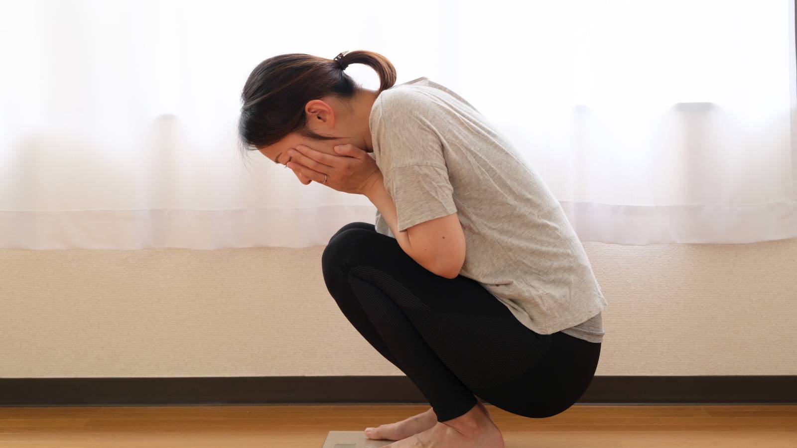 40代になって体重が落ちない…と感じたら。代謝が上がる・脂肪が燃えやすくなる！激しい運動なしの「体幹トレ」