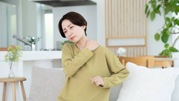 頑固な肩こりは「筋肉のこり」だけが原因ではない!?つまったアレを流す首肩すっきりストレッチ