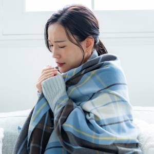 寒暖差疲労で体がガチガチに硬くなる冬に。がんばらないで身体と心をゆるめる椅子ヨガ