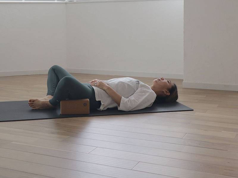 バッダコーナーサナ：負担がある時の軽減法