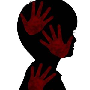 貧困と虐待の中で育ち「稼げば幸せになれる」と信じた私が、無意識の思い込みに気づくまで｜経験談