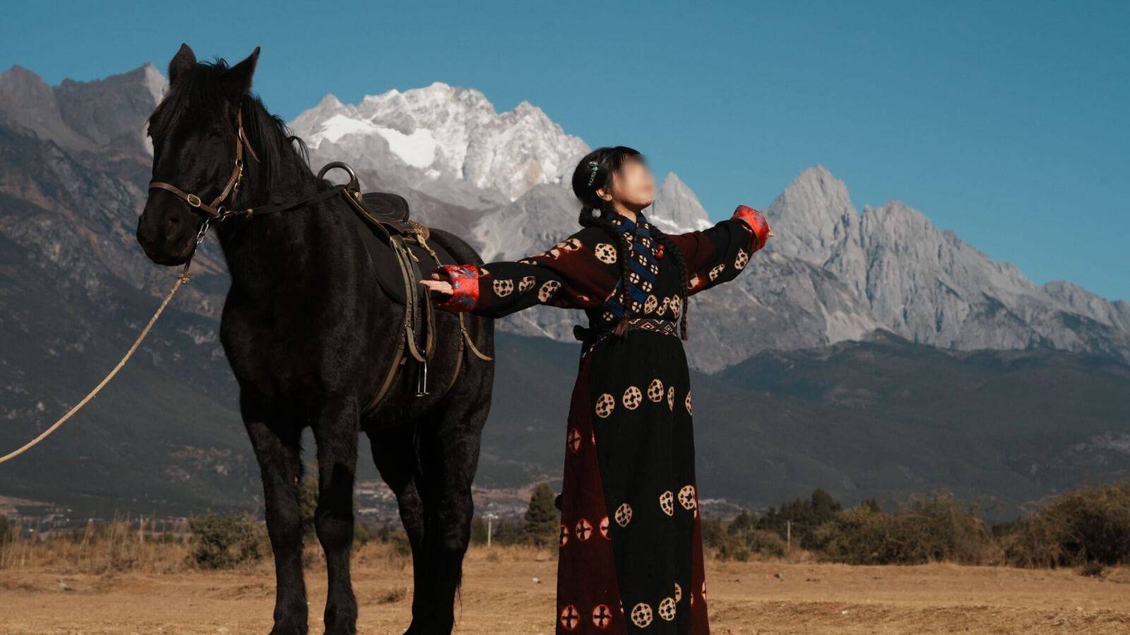 何者でもない自分になるために｜旅先で民族衣装を着て撮影することの意味を考える