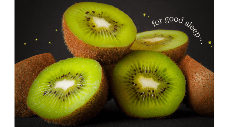 「夜キウイ」は睡眠の質を上げる?正しい食べ方を管理栄養士が解説