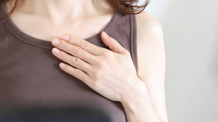 【知らないと損】ダイエットを頑張る人がなぜか胸から痩せていく理由と解決3ステップ