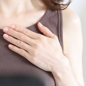 【知らないと損】ダイエットを頑張る人がなぜか胸から痩せていく理由と解決3ステップ