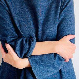 【全身のコリが3日ですっきり！】1日10回でOKの「寝ながらひざ倒しストレッチ」