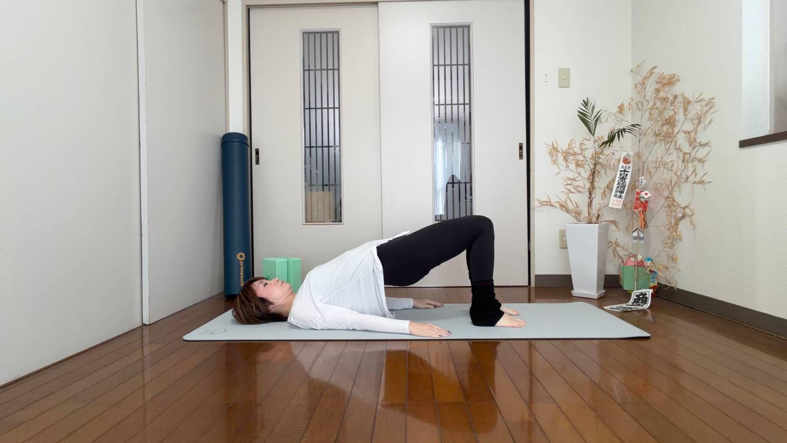 骨盤整えヨガポーズ