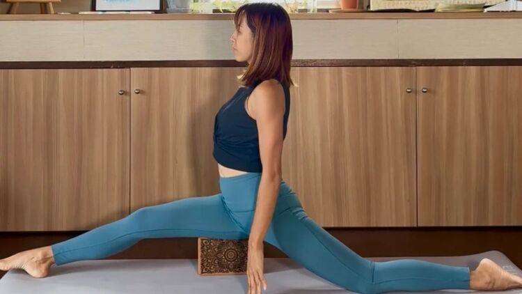 【骨盤のズレを知る方法】柔軟性を高めながら左右バランスを整える「ブロックを使ったストレッチ」