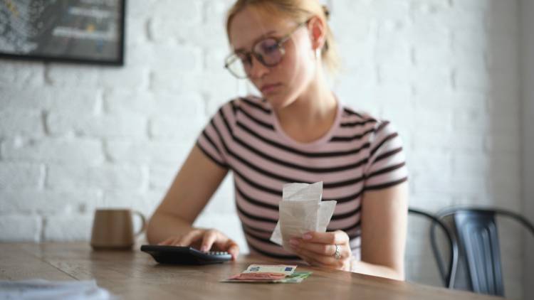 〈お金の不安〉『もう40代だし、今さら変われない…』と思ったときに読みたい。お金の不安を行動のエネルギーに変える方法