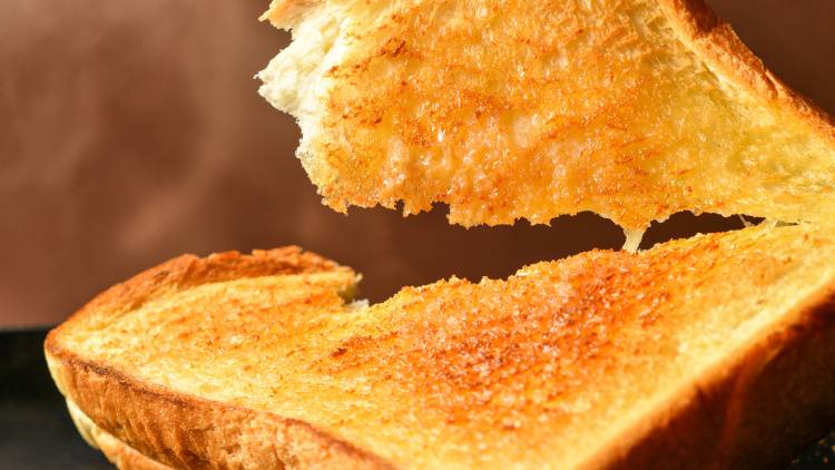 ビタミンB群不足を防ぐ!朝、トーストと組み合わせると良い食材とは?|管理栄養士が解説