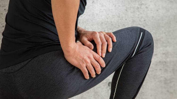 【座っているだけで股関節がつらい人へ】股関節がみるみる開く「痛くない」股関節ほぐし