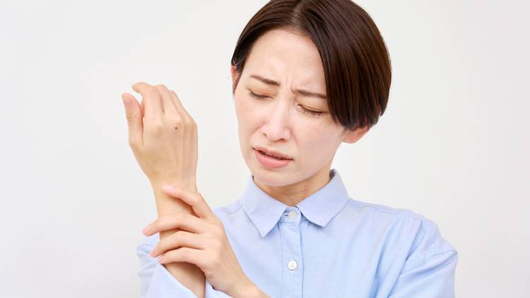 【更年期からのしびれ対策】 自分でできるケアと注意点