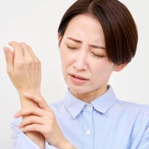 【更年期からのしびれ対策】 自分でできるケアと注意点