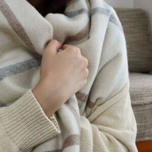 「マフラーが原因？」冬に増える首肩こりの意外な原因→腕の使い方で劇的に変わる簡単ストレッチ