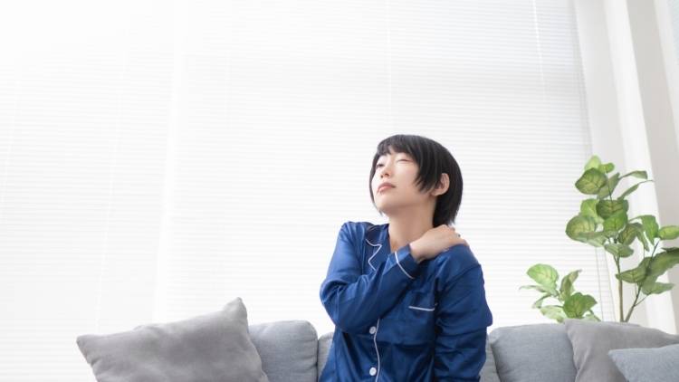 ヒヤリと冷たいお尻が眠りの質を下げている？寝つきを改善＆ベッドの中でできるカチコチお尻ほぐし術