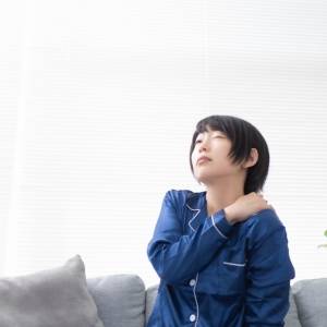 ヒヤリと冷たいお尻が眠りの質を下げている？寝つきを改善＆ベッドの中でできるカチコチお尻ほぐし術
