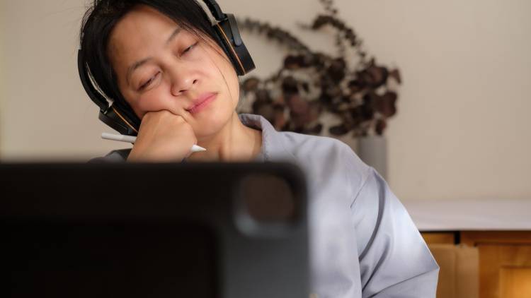 40代から急増する『隠れ高血糖』。食後1時間の眠気が教える血管の悲鳴｜医師が解説