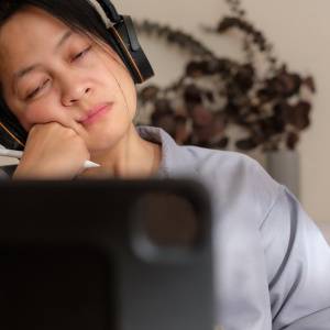 40代から急増する『隠れ高血糖』。食後1時間の眠気が教える血管の悲鳴｜医師が解説