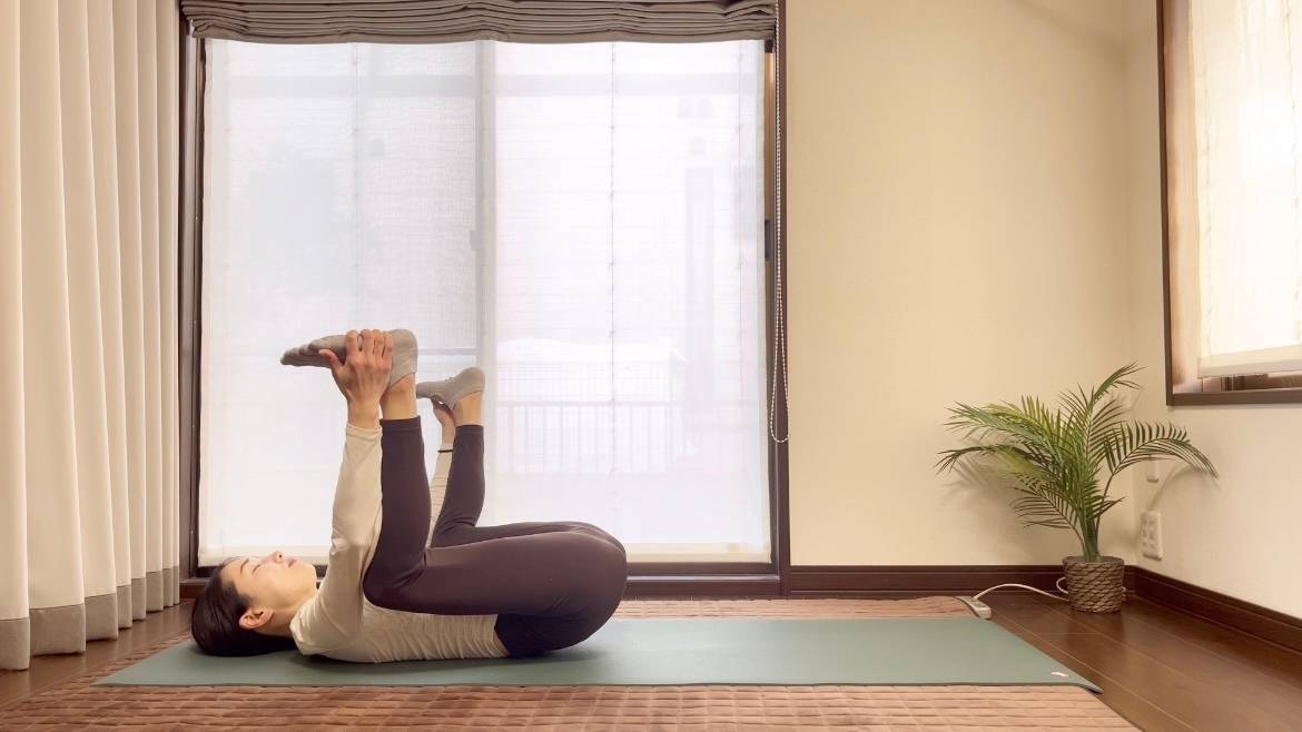 ハッピーベイビーのポーズ