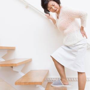 40代・50代【階段で脚が上がりにくい人へ】お尻の硬さが原因かも。股関節が動きやすくなる「お尻ほぐし」