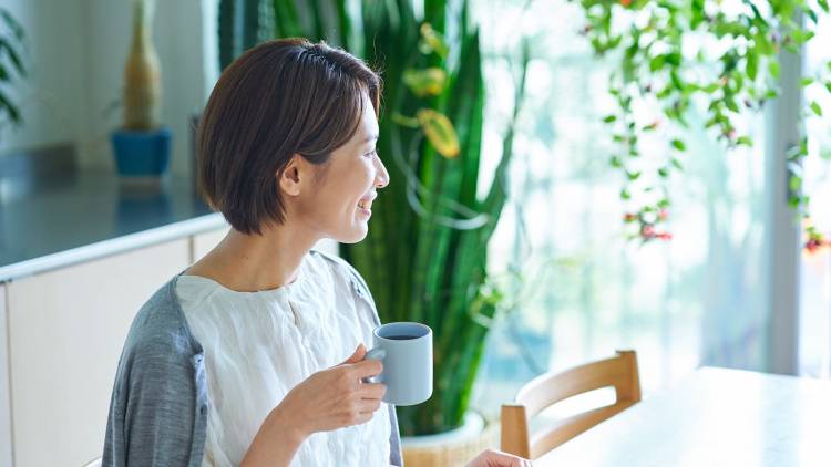 朝に食べるだけ！「幸せホルモン」を育てる食べ物とは？管理栄養士が解説