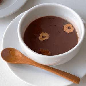 鉄分・食物繊維不足を防ぐ！「ココア」にちょい足しすると栄養を補える食材とは？【管理栄養士考案レシピ】