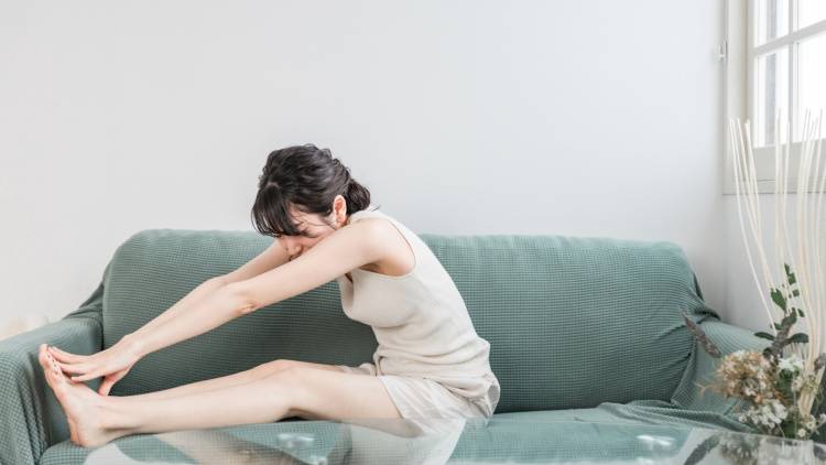 前屈が苦手な原因は「お尻が硬くなっている」から。お尻の筋肉をやさしく伸ばせる「針の穴のポーズ」