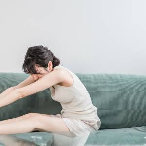 前屈が苦手な原因は「お尻が硬くなっている」から。お尻の筋肉をやさしく伸ばせる「針の穴のポーズ」