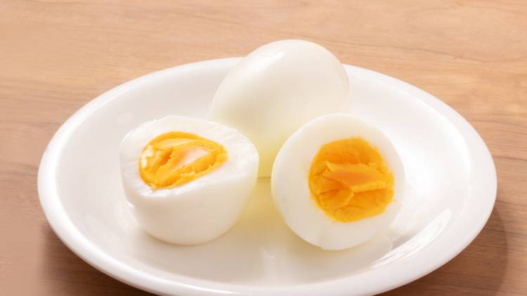 鉄不足を防ぐ! 朝、ゆで卵に、組み合わせて食べると良い食材とは? 管理栄養士が解説