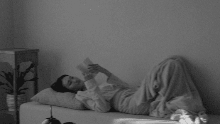 夜になると不安が増えるのはなぜ？朝より大事な“夜の浄化”とアーユルヴェーダ的自律神経の整え方