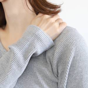 【デスクワークで上半身がバキバキ！】もんでもほぐしても軽くならない肩こり・首こりに効く「１ポーズストレッチ」