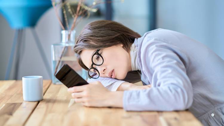 【比べてしまう自分を責めないで】精神科医が提案、SNS疲れを軽くするやさしい心理学アプローチ