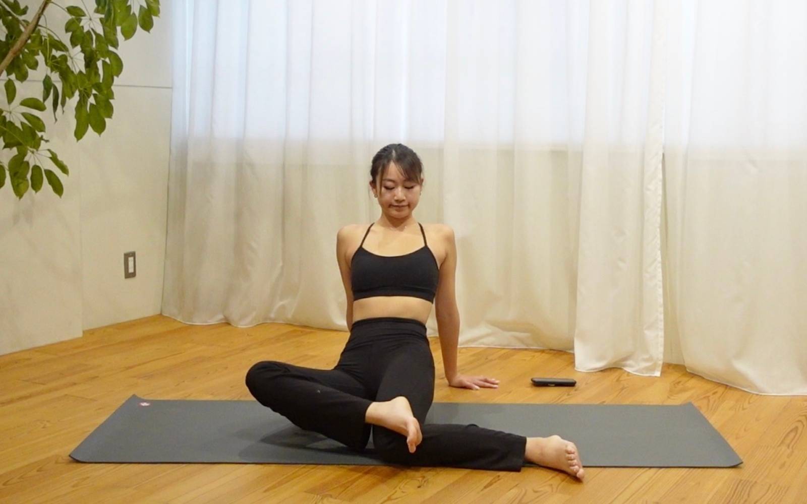 大腿筋膜張筋ストレッチ