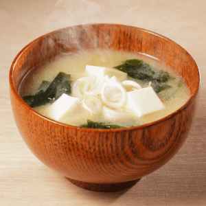 ビタミンD不足を防ぐ！味噌汁にプラスするとビタミンDを補える食材とは？管理栄養士が解説