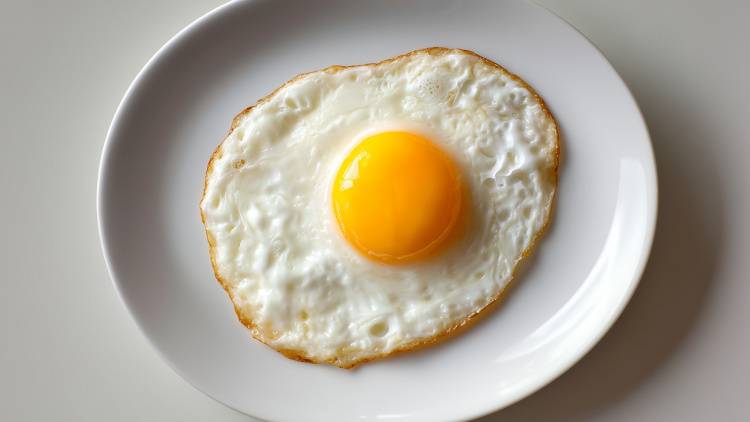 食物繊維不足を防ぐ！朝、目玉焼きと組み合わせると良い食材とは？｜管理栄養士が解説