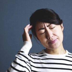 「頭痛がとれない…」原因は首こりかも？40代から増える「首こり頭痛」を緩和するストレッチ