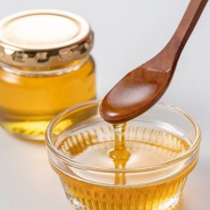 夜はちみつを食べるだけ！睡眠の質を高めるはちみつの食べ方｜管理栄養士が解説
