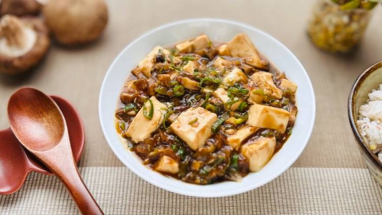 〈食べる温活〉腸と巡りをやさしく整える【しいたけとネギの麻婆豆腐】