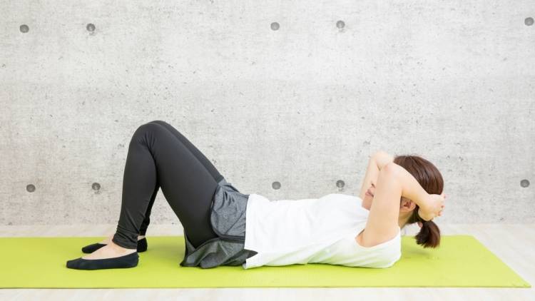 【体が勝手に痩せていく】腰に負担をかけずにできる！秘密の簡単エクササイズ