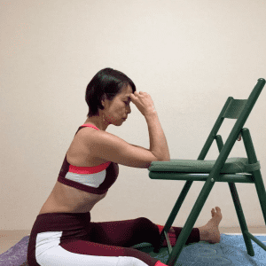 「いつも考え事をしている」「脳が休まらない…」脳疲労を和らげ、感情を鎮めるツボ「印堂」の押し方