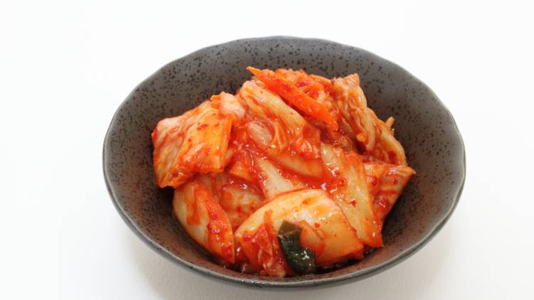 腸がどんどんキレイになる！キムチに組み合わせると最強な「腸活食材」とは？