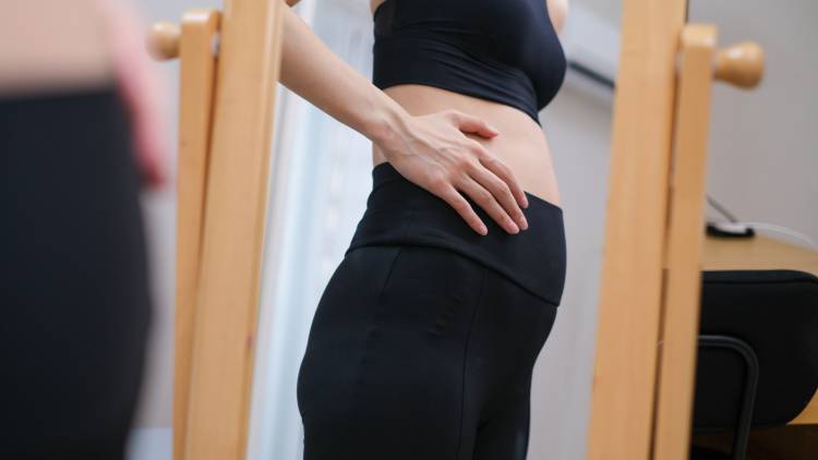 40代になってお腹に脂肪がついた…と感じたら。骨盤まわりから引き締める「お尻ストンエクサ」