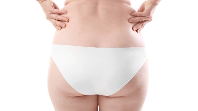 40代になって背中に脂肪がついた…と感じたら。背中をぎゅっと引き締める「バッタのポーズ」