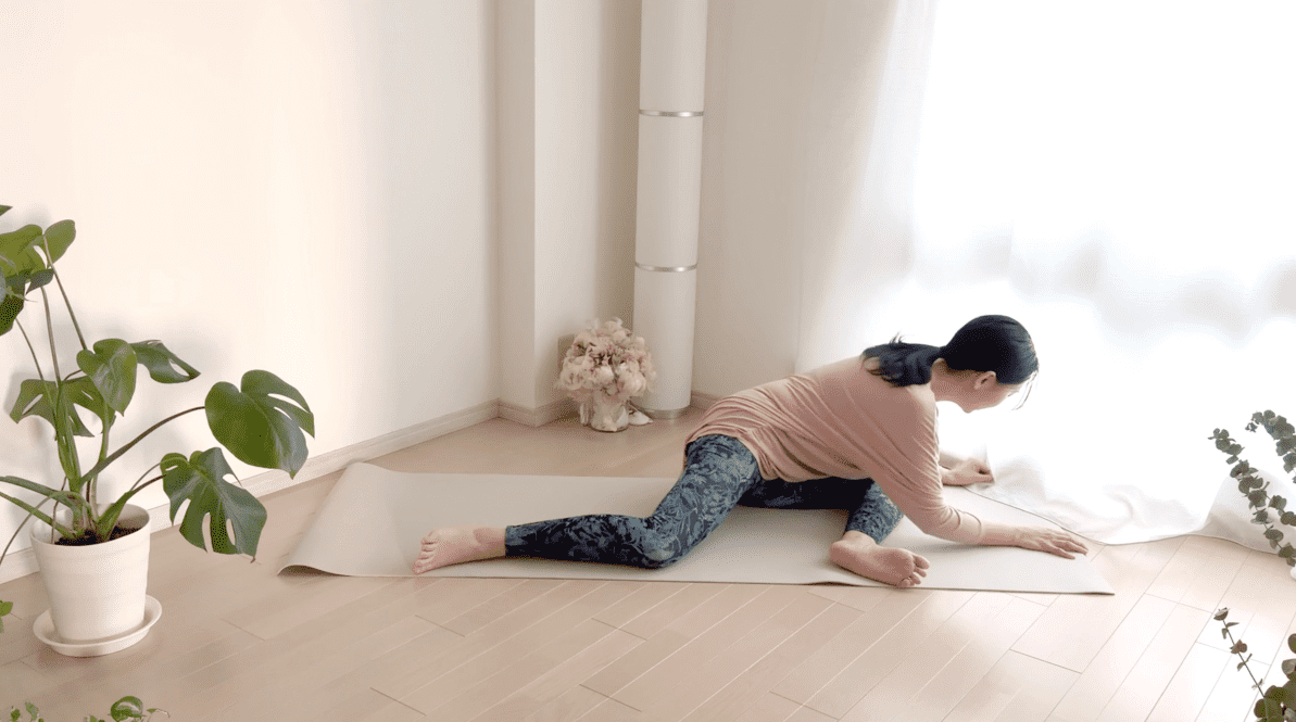 股関節ストレッチ