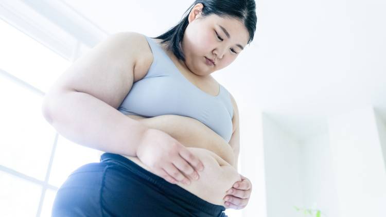 新研究が示唆！肥満は脳の血管を傷つけ「将来の認知症リスク」を高める可能性。予防する方法は？