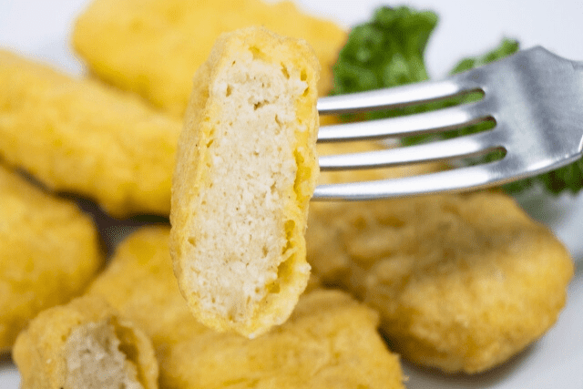 大豆ミートと豆腐、栄養価に違いはある？特長を活かした取り入れ方を管理栄養士が解説