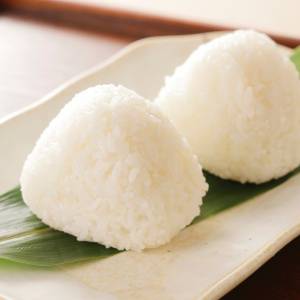 おにぎりひとつで三大栄養素をバランスよく摂れる！おにぎりと組み合わせると良い食材とは？【管理栄養士監修レシピ】